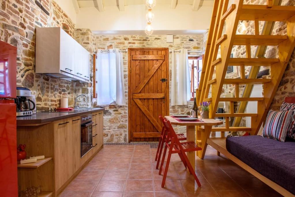 Апартаменты Lavrio Stone House 5 Min From The Centre/Port Экстерьер фото